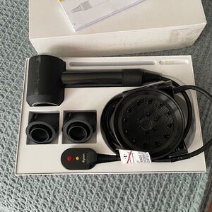 Dyson hair dry/black/purple/atachments/mat